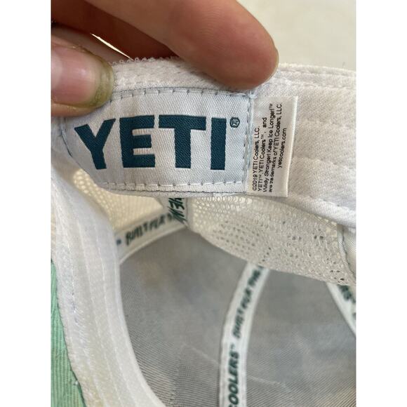 YETI Spey Cast Mid Pro Hat Gray White Baseball Cap Trucker Mesh Snap Back Adjust - Picture 4 of 4